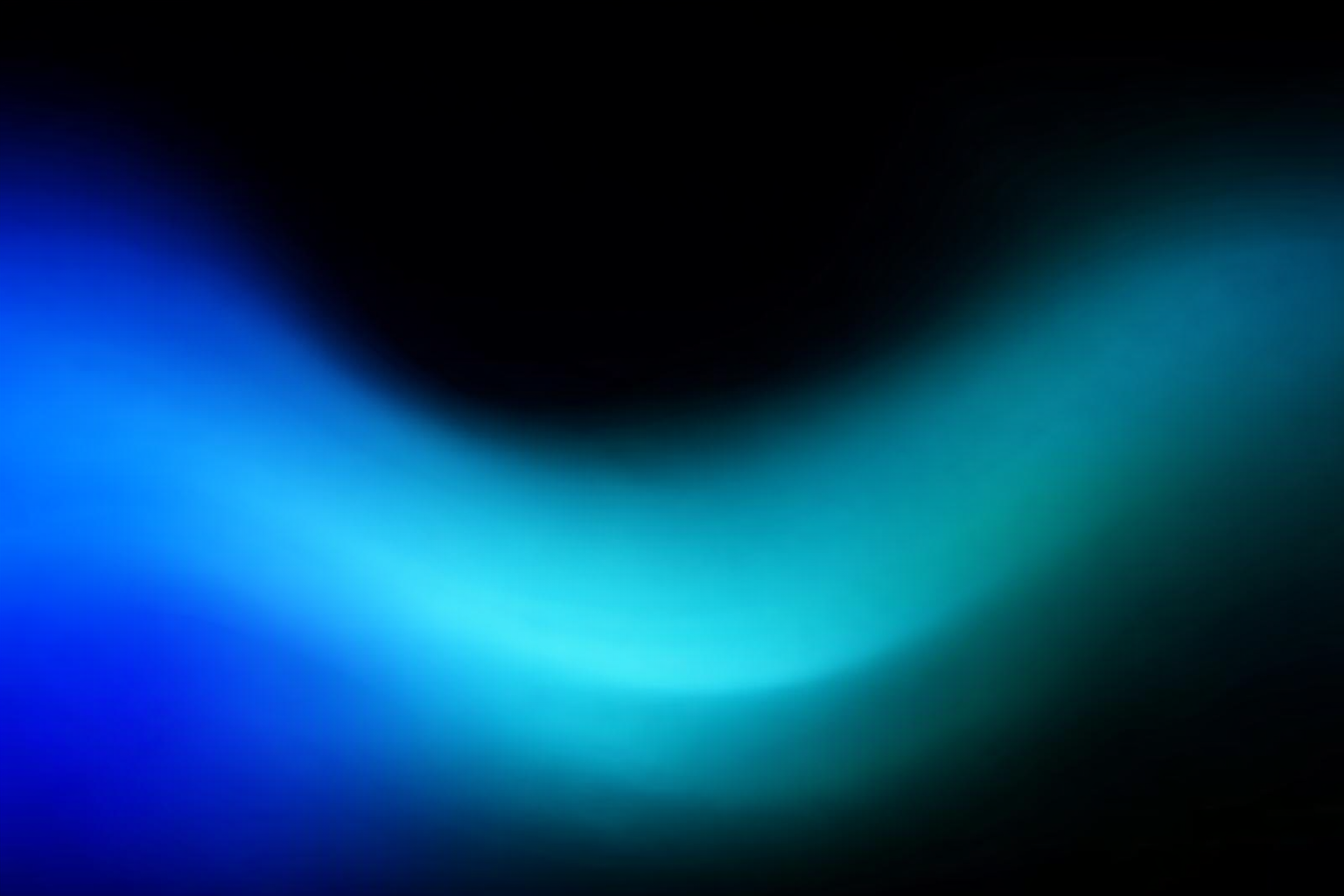 Gradiente astratto con sfumature blu e teal che si fondono in uno sfondo nero.